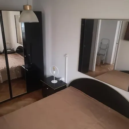 Cozy In Center Apartment *